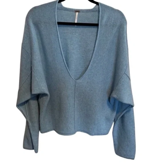 Free People Pale Blue Cashmere V-Neck Sweater Size Small - Picture 2 of 12